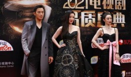 娱乐明星爆料模板大全,明星私生活大揭秘，幕后故事一网打尽！