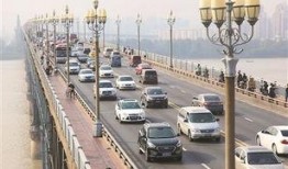 网友爆料长江大桥视频播放,中国建筑奇迹！